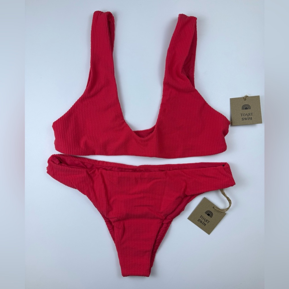 Coral Sporty Bikini Set with Scoop Neckline